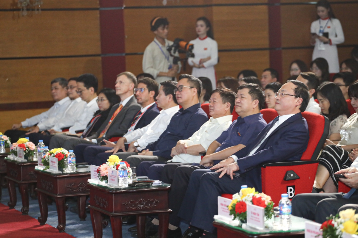 Các đại biểu tham dự lễ công bố dự án trải nghiệm ''Trở về thời khắc thiêng liêng'', diễn ra chiều 20/8.