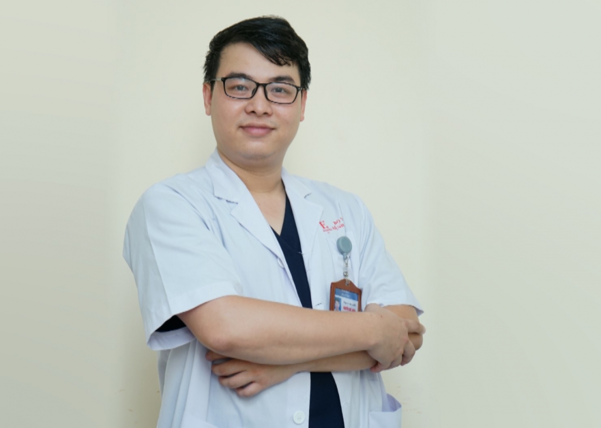 Ths.BS Nguyễn Thế Thịnh - Khoa Phẫu thuật Thận tiết niệu và nam học- Bệnh viện E. Ảnh: BSCC