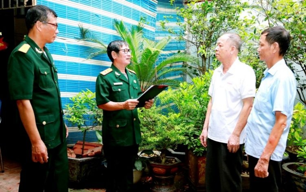 Nhiều Đảng viên ở cơ sở tích cực tham gia phong trào “Toàn dân bảo vệ an ninh Tổ quốc”
(Ảnh: cuuchienbinh.vn)