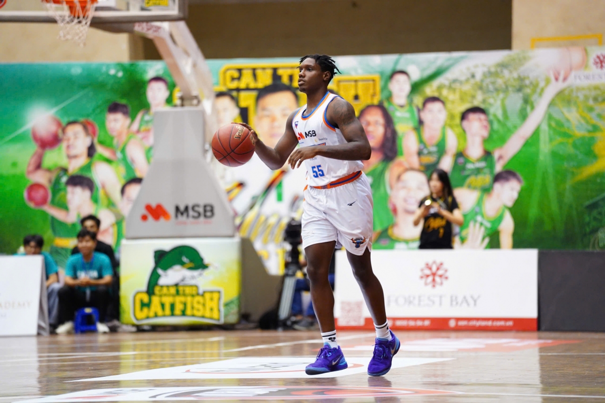 DaQuan Bracey đóng góp 24 điểm trong chiến thắng thứ 15 của Hanoi Buffaloes (ảnh: VBA)