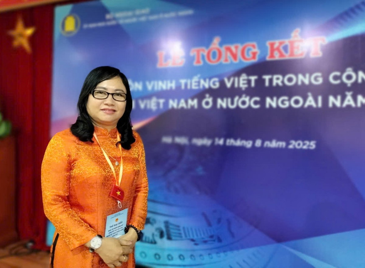 Chị Nguyễn Thanh Hồng, giáo viên dạy tiếng Việt tại trường Phổ thông Hữu nghị Lào-Việt