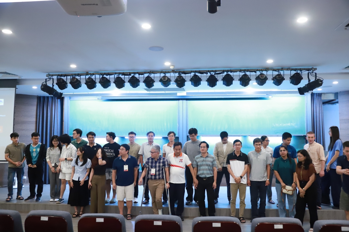 Các đại biểu tham dự Hội thảo (Ảnh VIASM)