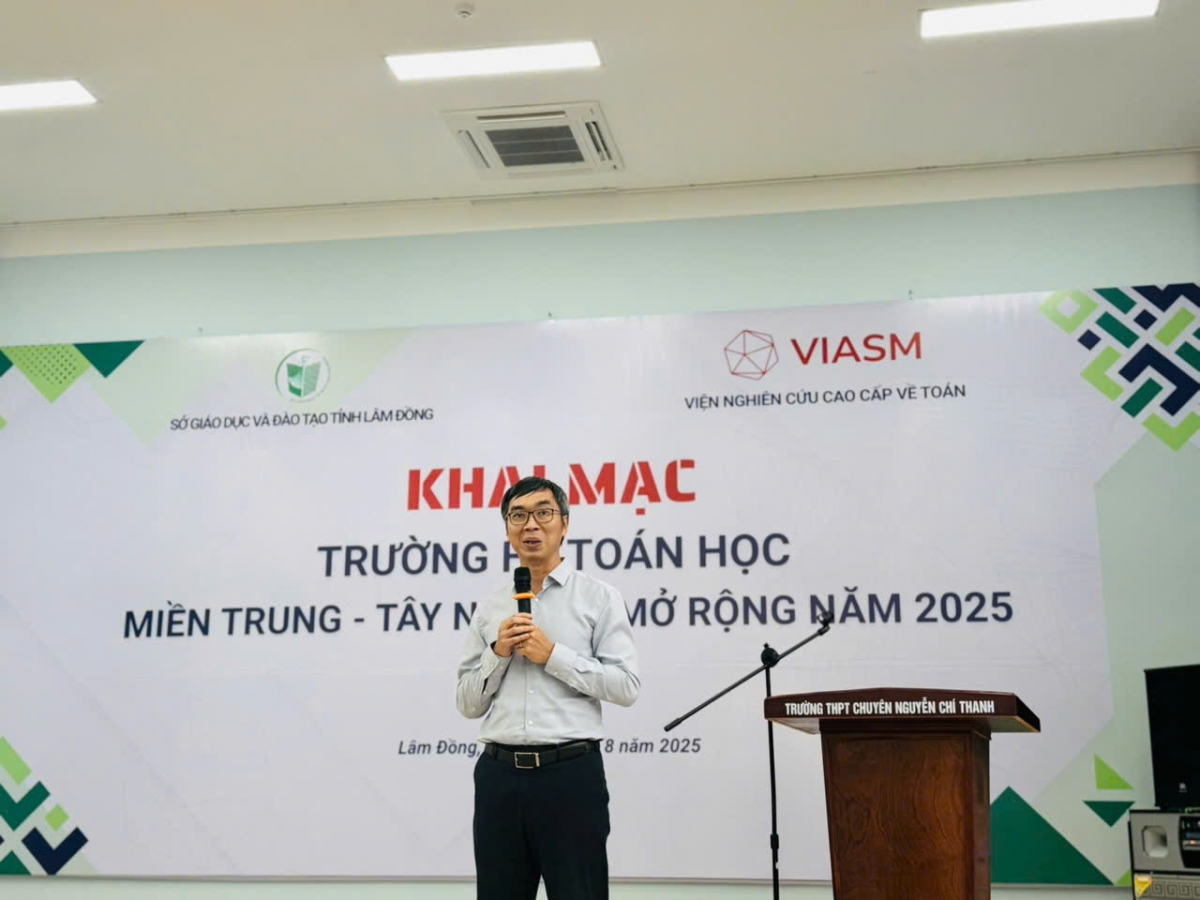 PGSTS Lê Minh Hà, giám đốc VIASM phát biểu khai mạc (Ảnh: VIASM)
