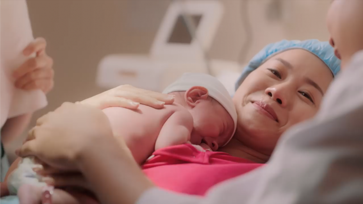 Luật Dân số có nhiều quy định khuyến khích các cặp vợ chồng sinh đủ hai con (Ảnh: Internet)