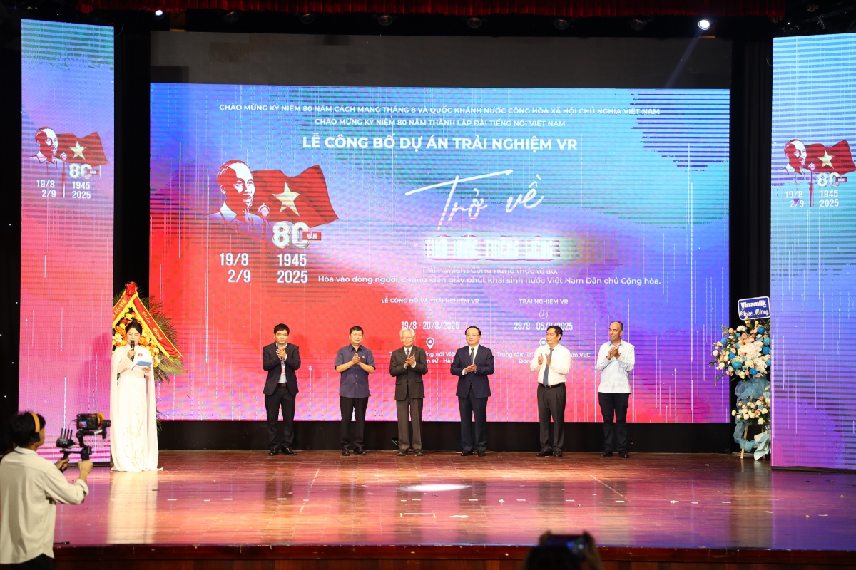 Ông Đỗ Tiến Sỹ - Uỷ viên Trung ương Đảng, Tổng Giám đốc Đài Tiếng nói Việt Nam, ông Phan Xuân Thuỷ - Phó Trưởng ban Tuyên giáo và Dân vận Trung ương, ông Tạ Ngọc Tấn - Phó chủ tịch thường trực Hội đồng Lý luận Trung ương, ông Tạ Văn Hạ - Phó Chủ nhiệm Uỷ ban Văn hóa và Giáo dục của Quốc Hội, ông Đặng Hoài Bắc- Giám đốc Học viện Công nghệ Bưu chính viễn thông, ông Rogelio Polanco Fuentes- Đại sứ đặc mệnh toàn quyền Cu ba tại Việt Nam chính thức kích hoạt Dự án Trải nghiệm VR "Trở về thời khắc thiêng liêng".