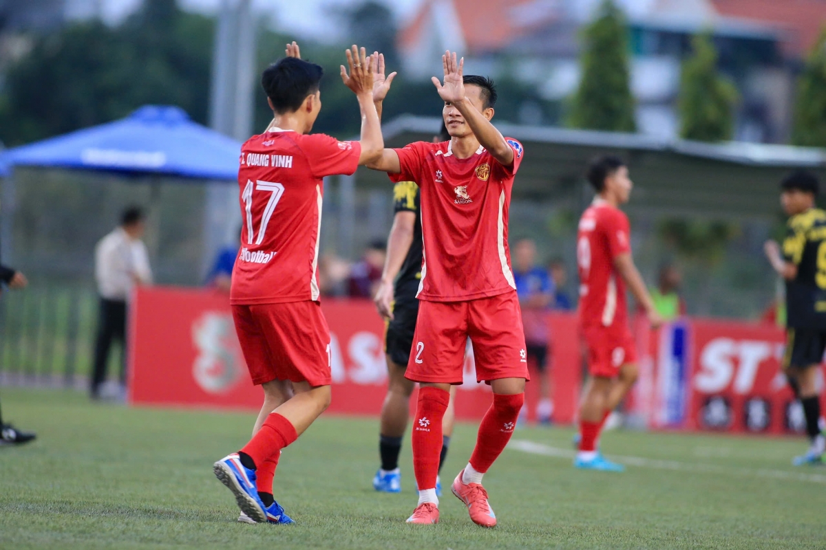 Các cầu thủ đội tuyển chọn 7 người Việt Nam ăn mừng chiến thắng (ảnh: Vietfootball)