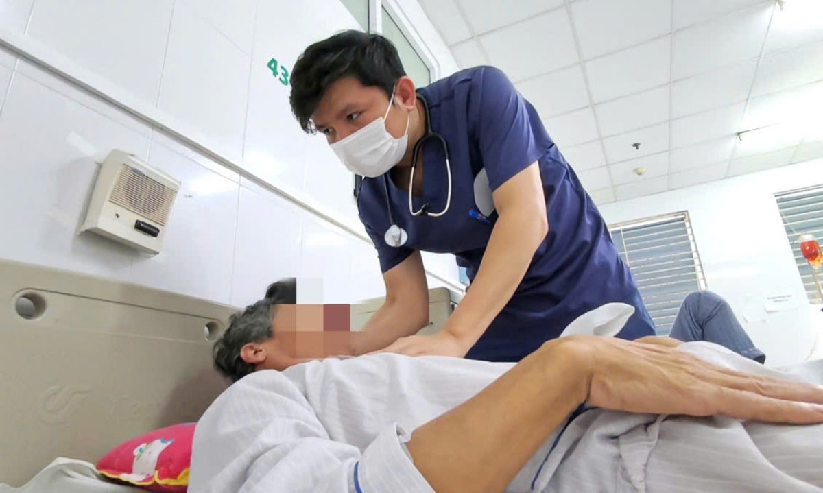 Một trong những bệnh nhân mắc liên cầu khuần lợn điều trị tại BV Bệnh nhiệt đới TW (Ảnh: BVCC)