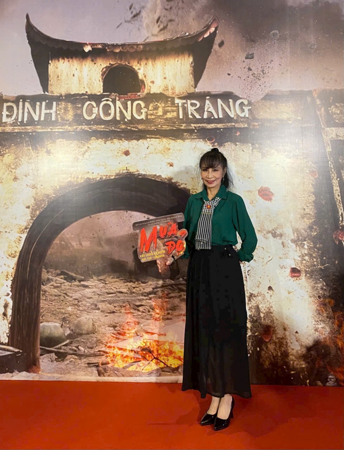 Nhà văn Hoài Hương, người đã đi xem "Mưa đỏ" 3 lần vẫn muốn xem lại. Ảnh: NVCC
