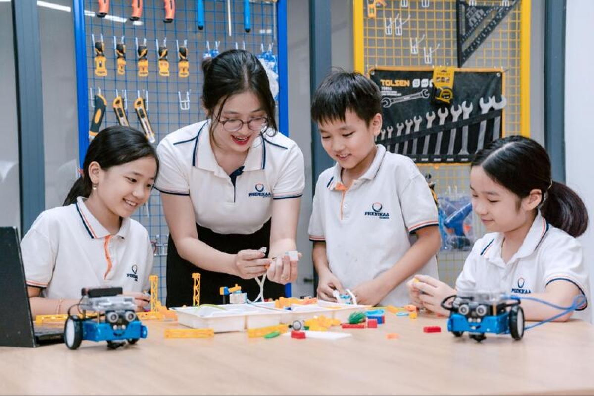 Học sinh trong giờ học STEM (Ảnh: trường phổ thông liên cấp phenikaa)