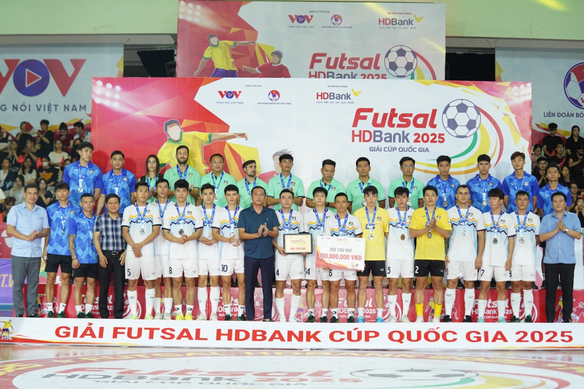 Dù rất nỗ lực và quyết tâm, Thái Sơn Nam TP.HCM vẫn thêm một lần thất bại trước Thái Sơn Bắc trong trận chung kết cúp futsal Quốc gia. (Ảnh: BTC)