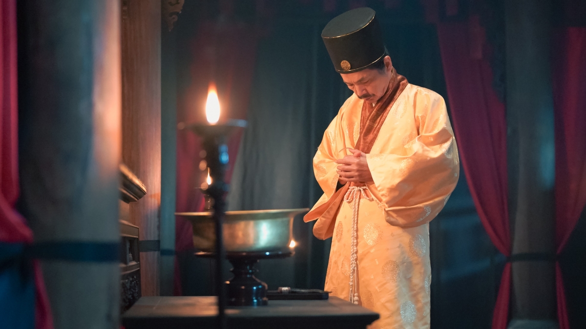 NSND Trung Anh vai ông Tri - một nhân vật nhiều ám ảnh trong "Khế ước bán dâu". Ảnh: Đoàn phim cung cấp