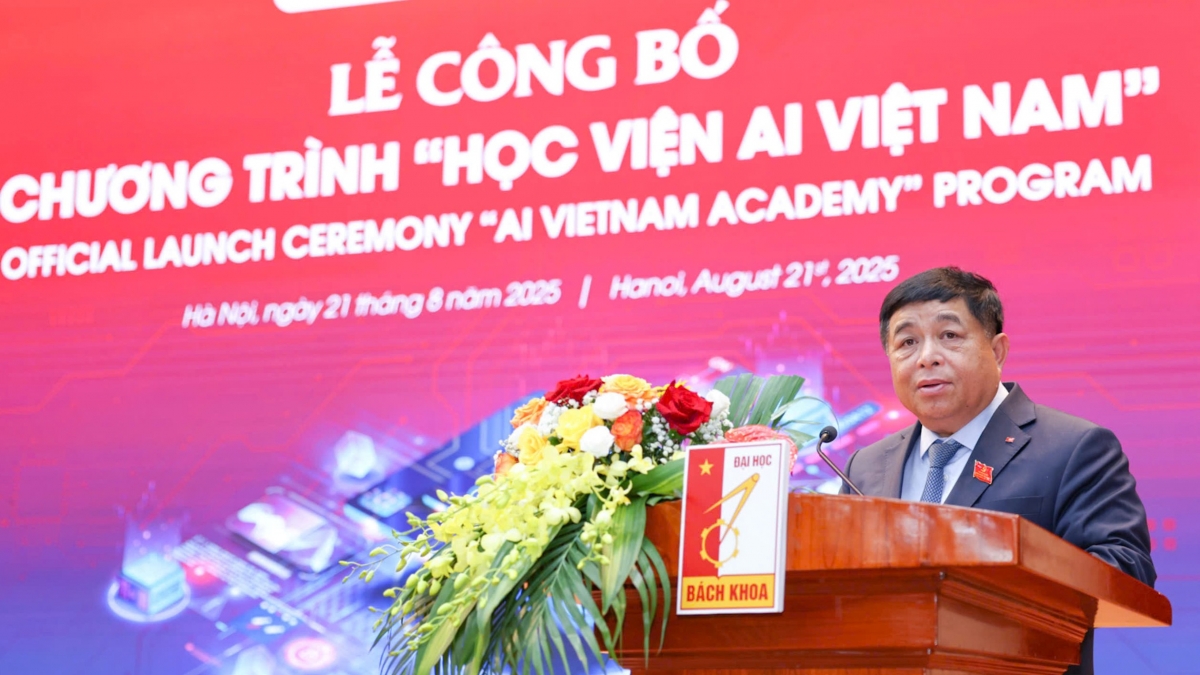 Phó Thủ tướng Chính phủ Nguyễn Chí Dũng phát biểu tại buổi lễ (Ảnh: ĐHBKHN)