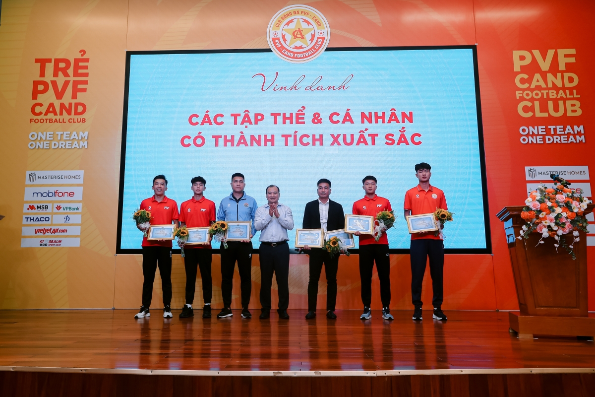 CLB PVF-CAND khen thưởng các tập thể và cá nhân xuất sắc (ảnh: CLB)