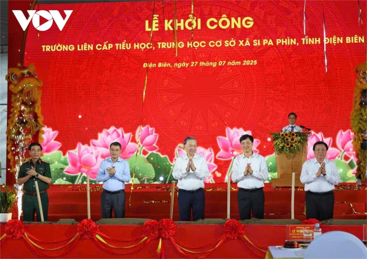 Tổng Bí thư Tô Lâm cùng các lãnh đạo Đảng, nhà nước tại buổi lễ khởi công trường liên cấp tiểu học, trung học cơ sở xã Si Pa Phìn (Điện Biên), ngày 27/7