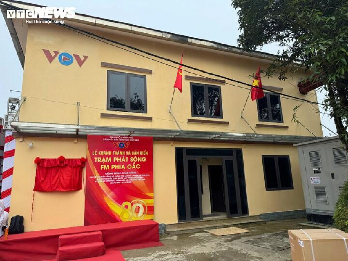 Khánh thành và gắn biển Trạm phát sóng FM Phia Oắc.
