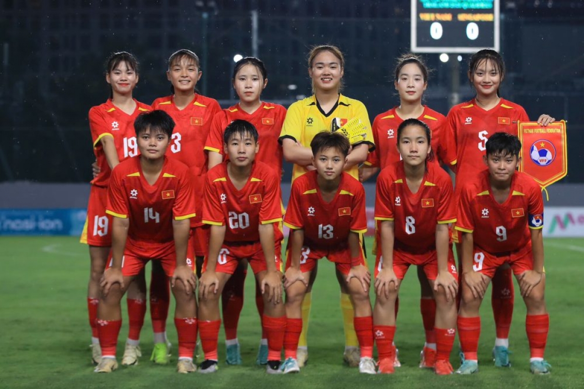 Tuyển nữ U20 Việt Nam cho thấy sự gắn kết, vượt trội trước đối thủ Singapore (Ảnh: VFF)