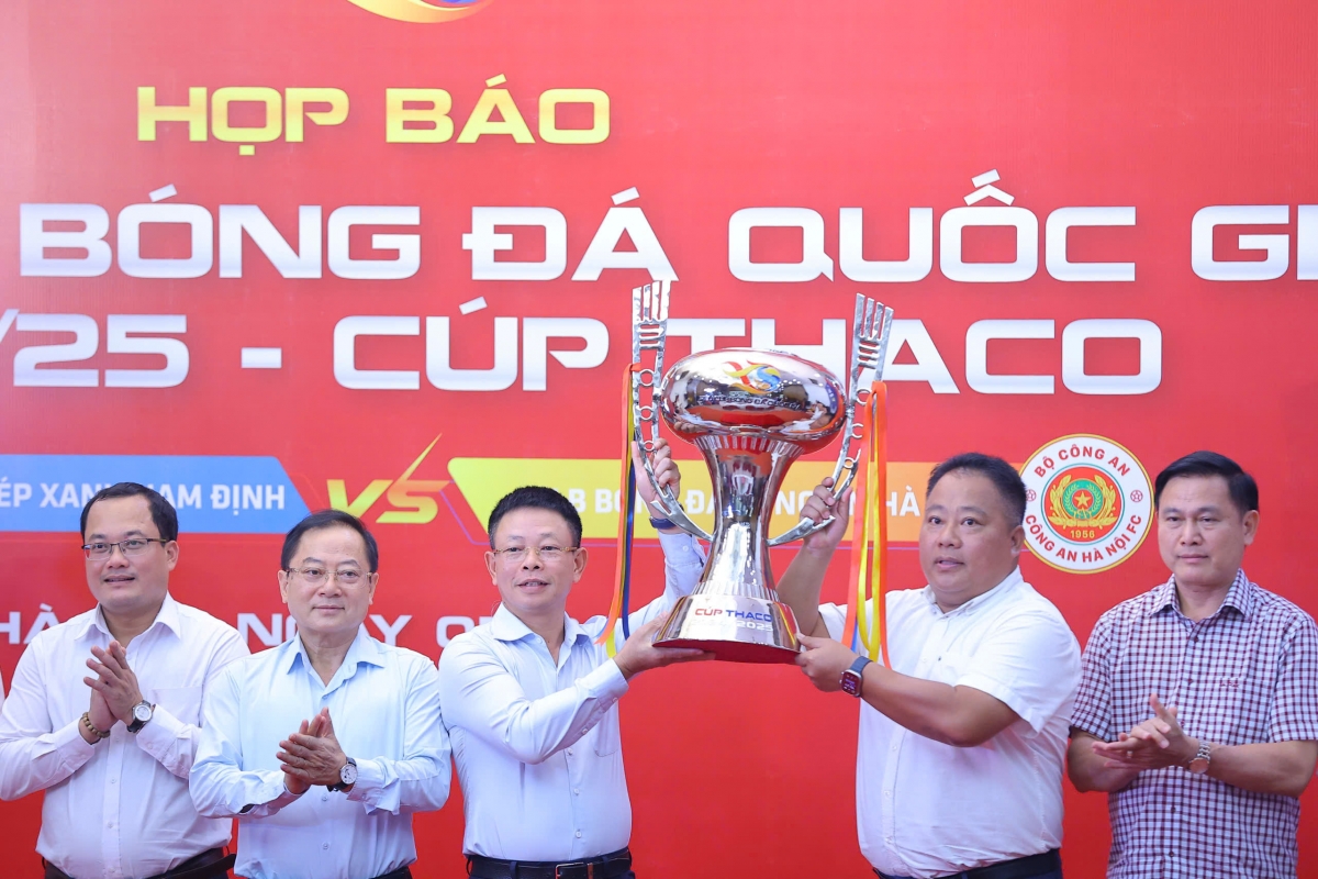 Siêu cúp Quốc gia được thiết kế mới cho trận đấu giữa CAHN và Thép Xanh Nam Định (ảnh: BTC)