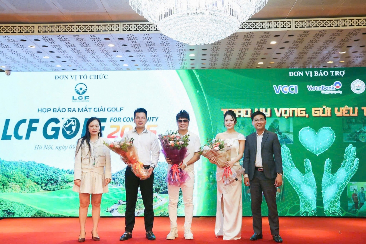 Đại diện các doanh nghiệp, nghệ sỹ và các nhà hảo tâm ủng hộ giải đấu (Ảnh BTC)