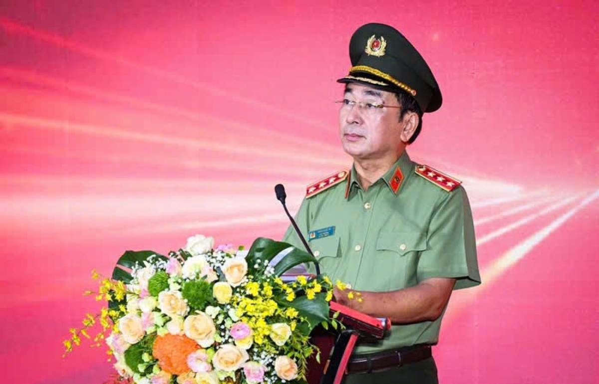 Thứ trưởng Bộ Công an, Thượng tướng Trần Quốc Tỏ phát động chương trình đi bộ trên toàn quốc. (Ảnh BTC)
