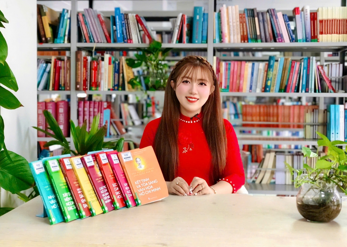 "Mỗi cuốn sách đến tay bạn đọc không chỉ là thông tin, mà còn là cơ hội để mở rộng hiểu biết và nuôi dưỡng ước mơ", chị Lâm Bảo Ngọc chia sẻ. (Ảnh nhân vật cung cấp)
