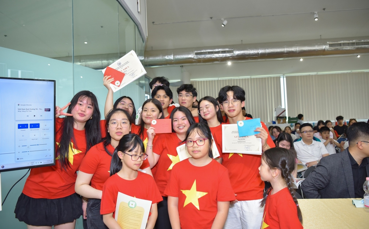 Trung tâm tiếng Việt Budapest tổ chức buổi "Tổng kết và Trao giải Việt Nam trong tôi - Tình yêu từ trái tim Việt". Ảnh: Trung tâm tiếng Việt Budapest