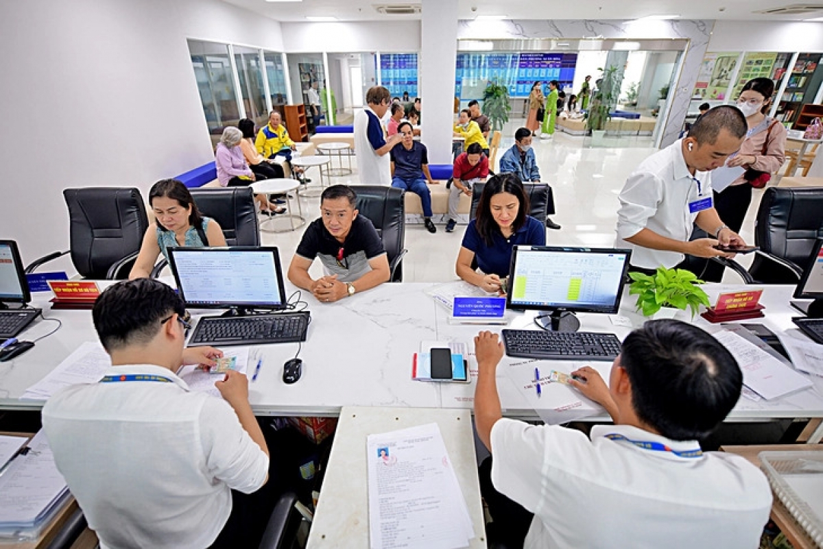 Theo dự thảo Luật Viên chức sửa đổi, viên chức sẽ được góp vốn, thành lập và điều hành doanh nghiệp - Ảnh: Quang Định