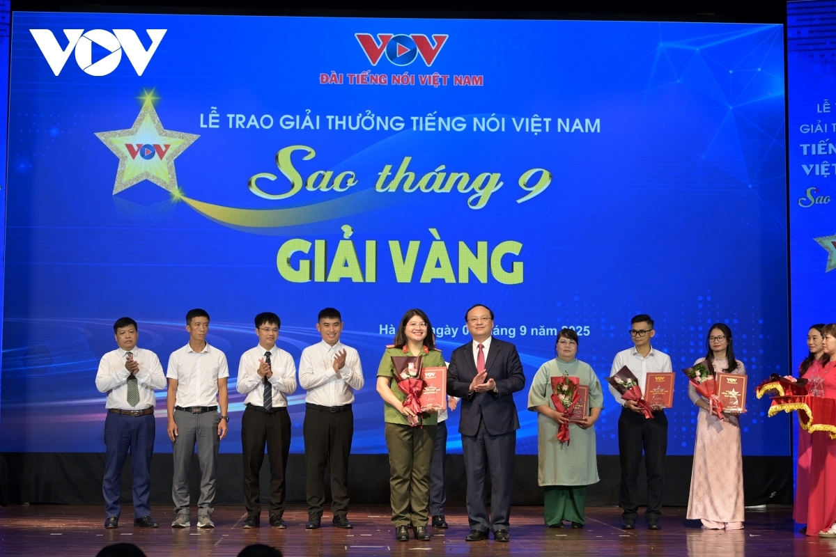 Tác phẩm “Mệnh lệnh trái tim và lời thề thứ 2” của nhóm tác giả Trần Lê Dung, Nguyễn Thị Huệ, Phát thanh Công an Nhân dân - Cục truyền thông Công an Nhân dân đoạt giải Vàng.