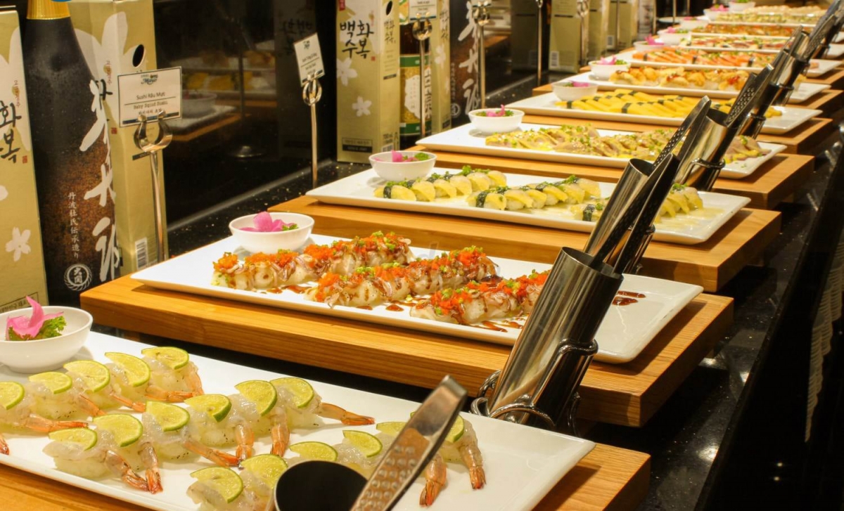 Khi chọn món, nên ăn đồ khai vị (gỏi, nộm, salad...), sau đó đến đồ luộc, nướng, trộn, chiên, xào... (Ảnh: Internet)