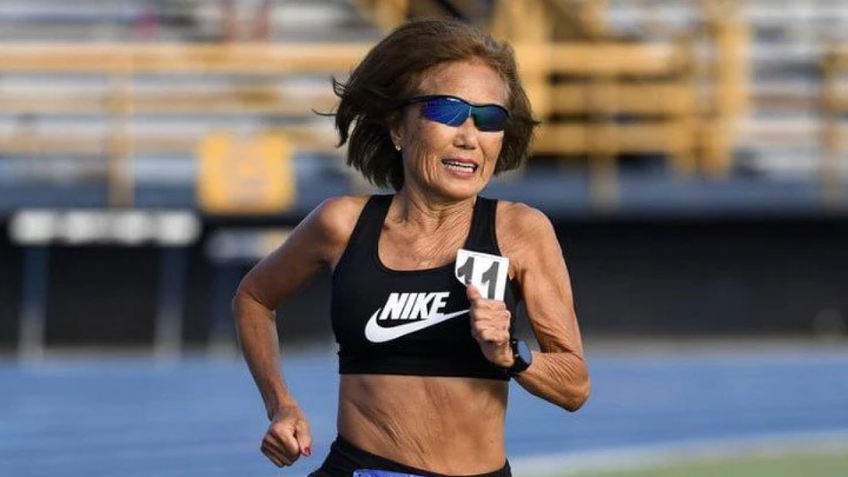 Cụ bà Jeannie Rice chạy marathon - Ảnh: CM