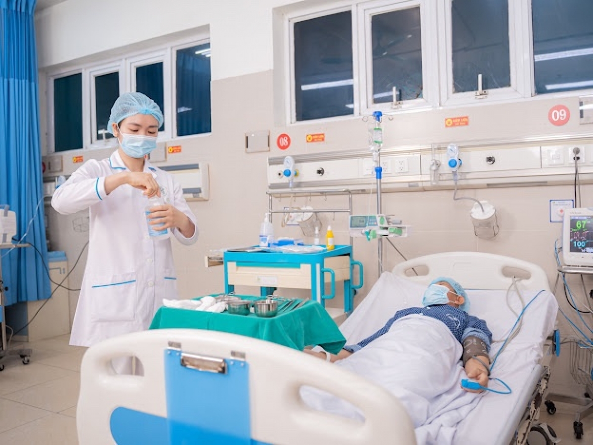 Bệnh nhân tại Trưởng Khoa Cấp cứu Nội – Nhi, Bệnh viện Thanh Nhàn (Ảnh: BVCC)