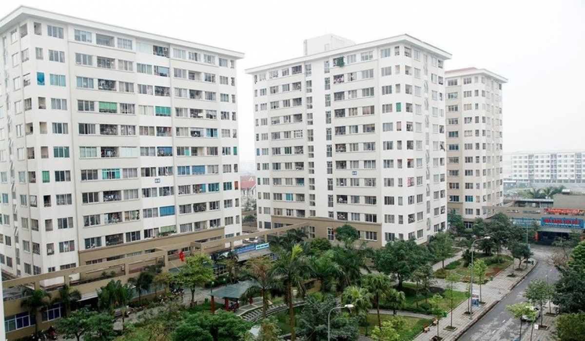 Giai đoạn 2014-2015, giá chung cư tại Hà Nội chỉ dao động 18-25 triệu đồng/m². Nhưng đến quý II/2025, con số trung bình đã vọt lên 75,5 triệu đồng/m². Nhiều dự án cao cấp thậm chí chào bán ở mức 100-150 triệu đồng/m² - Ảnh (Nguồn: Báo Chính phủ.vn)