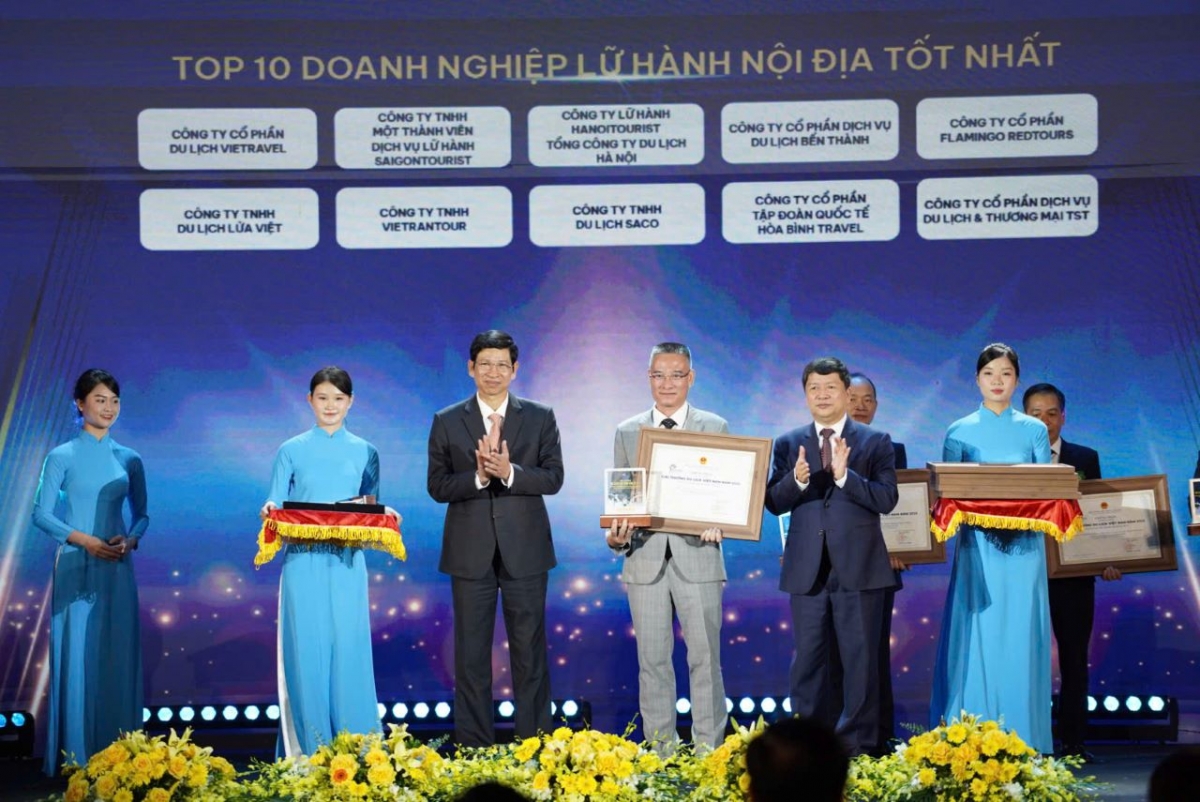 Vinh danh Top 10 doanh nghiệp lữ hành Nội địa tốt nhất.
Ảnh: Trần Huấn
