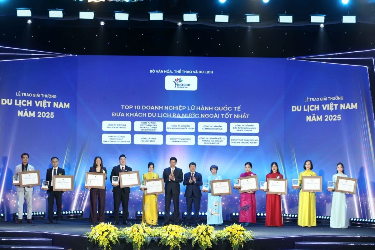 Vinh danh Top 10 doanh nghiệp lữ hành quốc tế đưa khách du lịch ra nước ngoài tốt nhất.
Ảnh: Trần Huấn