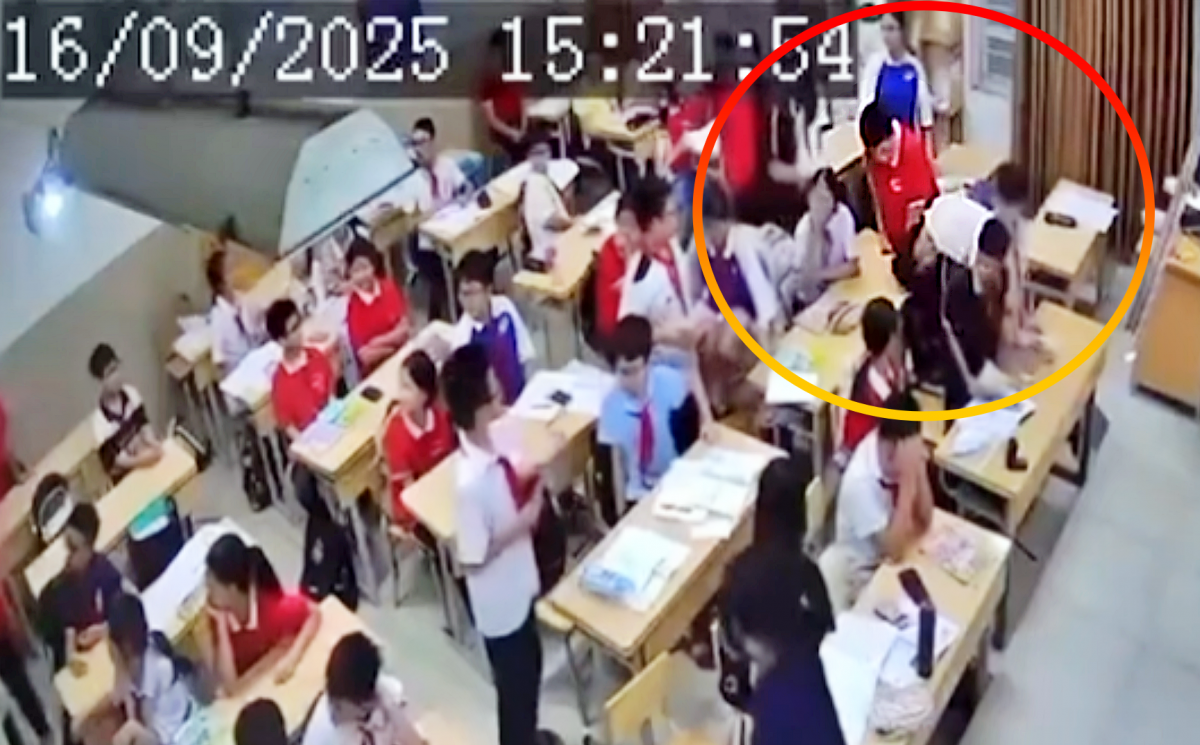 Vụ một nam sinh lớp 7 trường THCS Đại Kim (Hà Nội) giật tóc, dúi đầu cô giáo trong lớp gây bức xúc dư luận hồi tháng 9/2025 (Ảnh cắt từ clip)