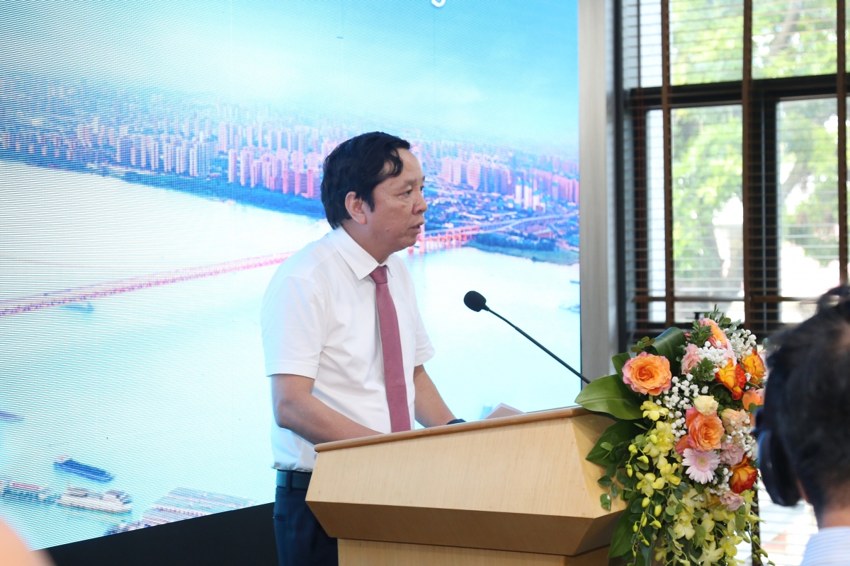 PGS.TS. Nguyễn Văn Hùng - Hiệu trưởng Trường ĐHGTVT phát biểu khai mạc hội thảo
(Ảnh: Thu Lương)