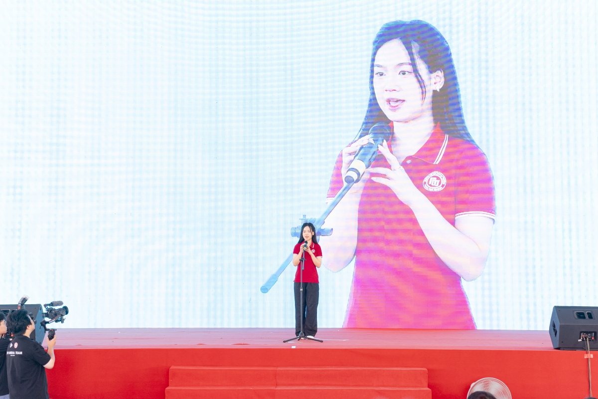 Thủ khoa Trường ĐH Ngoại thương Nguyễn Lê Hiền Mai