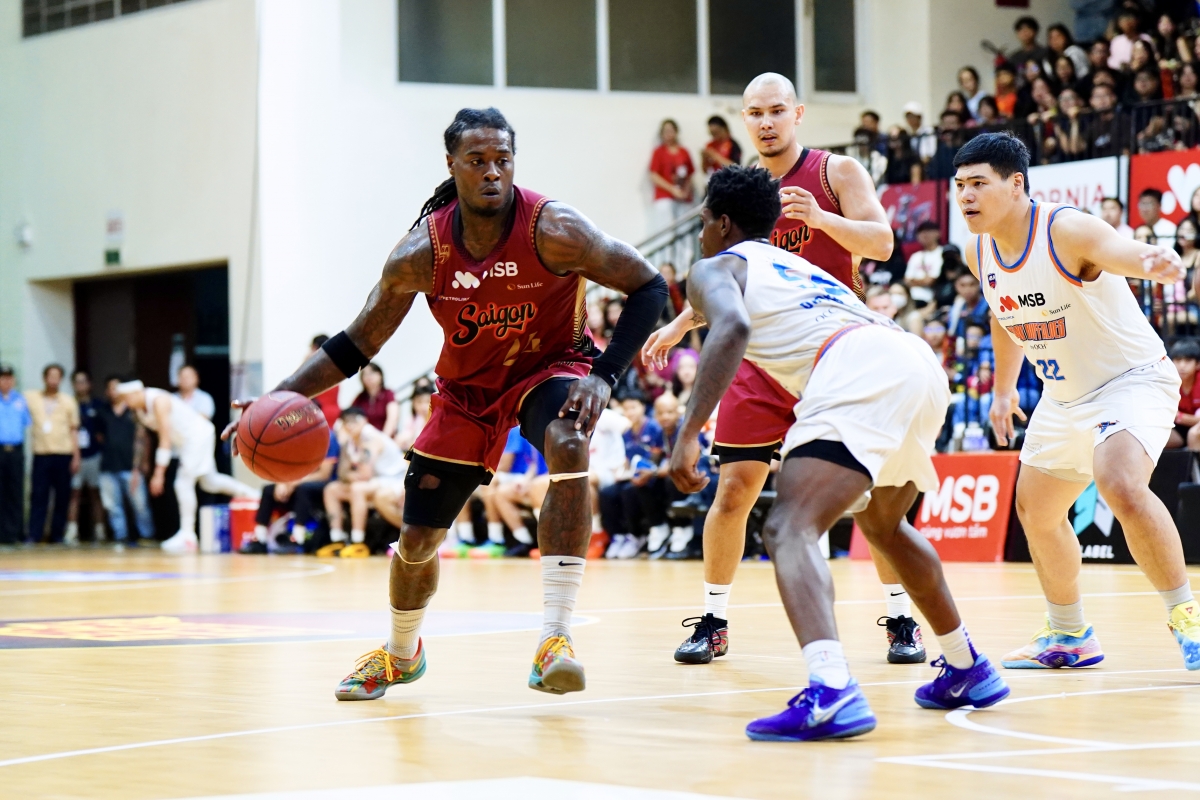 Davon Dillard đóng góp tới 32 điểm trong chiến thắng của ĐKVĐ Saigon Heat (ảnh: VBA)