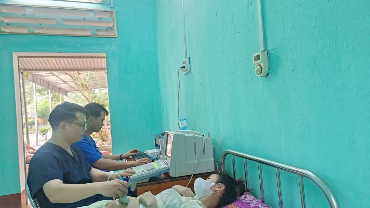 Trạm y tế xã được trang bị các máy móc cần thiết phục vụ công tác khám chữa bệnh cho người dân (Ảnh TYTCC)