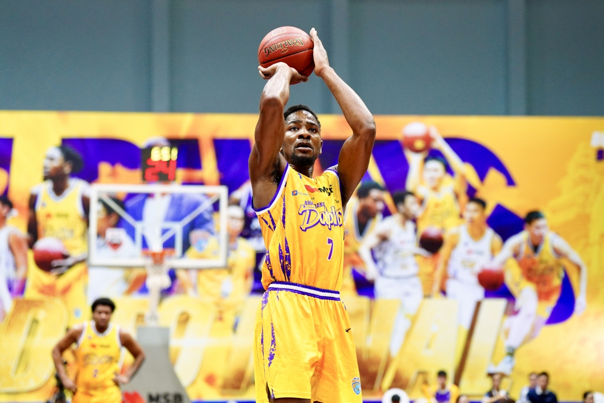 Mykal Jenkins ghi 38 điểm trong trận quyết định đưa Nha Trang Dolphins vào chung kết (ảnh: VBA)