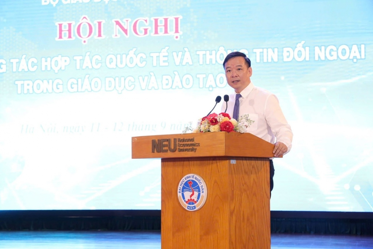 PGS.TS Bùi Huy Nhượng, Giám đốc ĐH Kinh tế quốc dân phát biểu tại Hội nghị (Ảnh MOET)