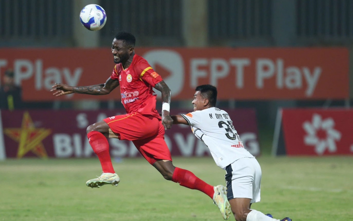 Bàn thắng ấn định tỷ số 2-2 cho thấy kinh nghiệm và sức mạnh của Samson (Ảnh: PVF-CAND)
