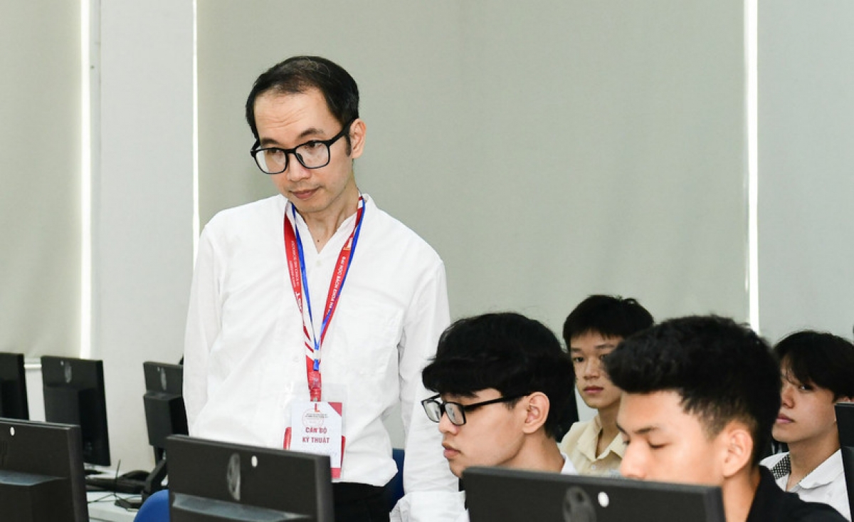 Thí sinh dự thi đánh giá tư duy trên máy tính (Ảnh minh họa: hust)