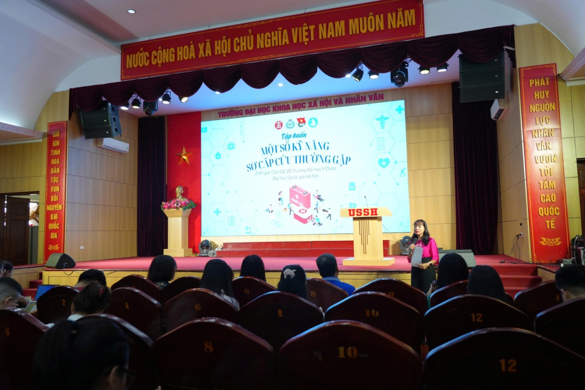 Đặng Thị Thu Hương- Phó hiệu trưởng trường ĐHKHXHVNV Đại học Quốc gia Hà Nội phát biểu
(Ảnh: Thu Lương)