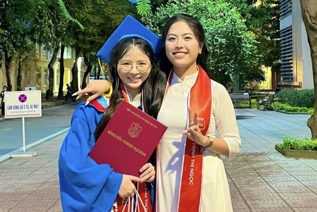 Tân bác sĩ nội trú Nguyễn Thu Thủy và Trịnh Thị Ngọc. Ảnh: NVCC