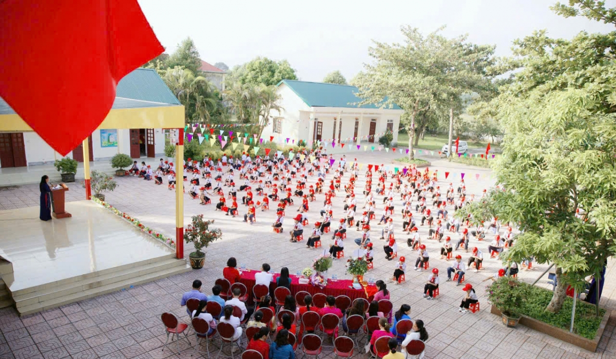 Quang cảnh khai giảng tại Trường tiểu học Sơn Bằng xã Hương Sơn, tỉnh Hà Tĩnh