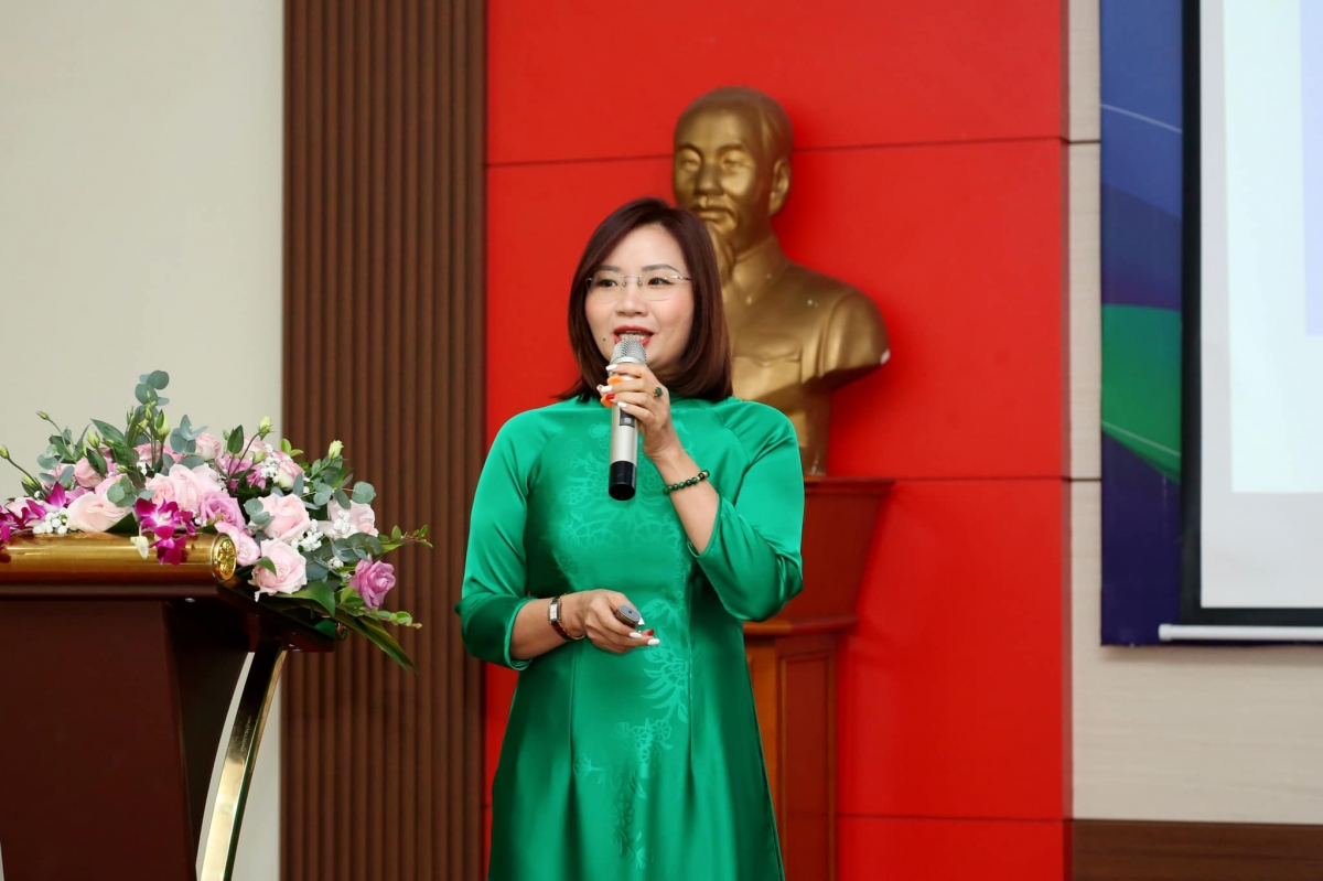 Dạy học 2 buổi/ngày sẽ đặt hầu hết các trường phổ thông trước 4 vấn đề cần giải quyết gồm: Cơ sở vật chất, trang thiệt bị , tài chính, nguồn nhân lực và nội dung giảng dạy- TS Đoàn Thị Thúy Hạnh. Ảnh: NVCC 