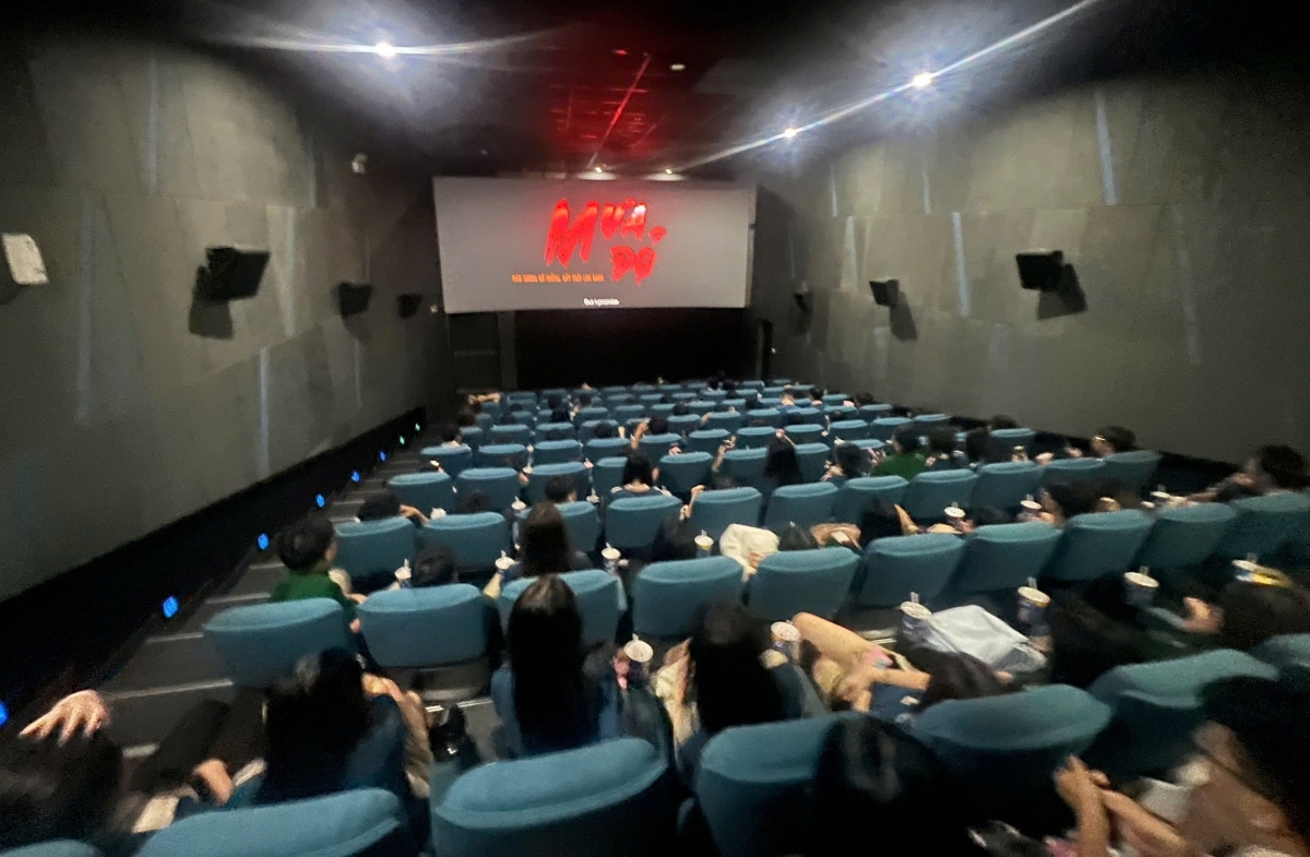 "Mưa đỏ" trở thành phim Việt ăn khách nhất