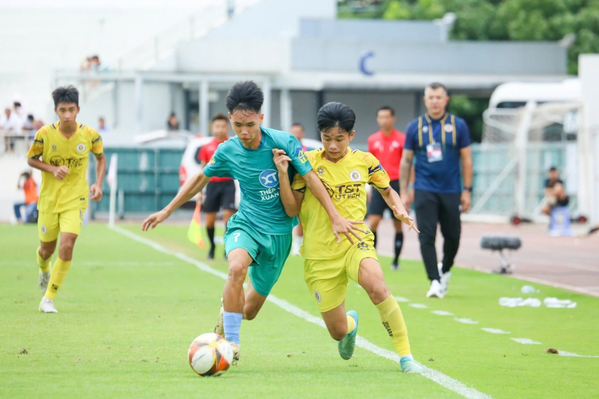 U17 Hà Nội và Nam Định tạo nên màn rượt đuổi tỷ số ngoạn mục trong trận chung kết (ảnh: VFF)