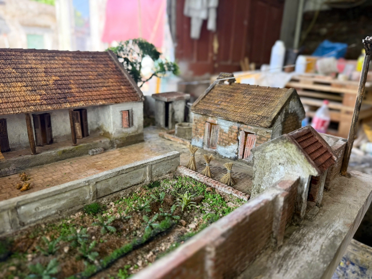 Mô hình tiểu cảnh nhà ba gian Bắc Bộ xưa (Ảnh NVCC)