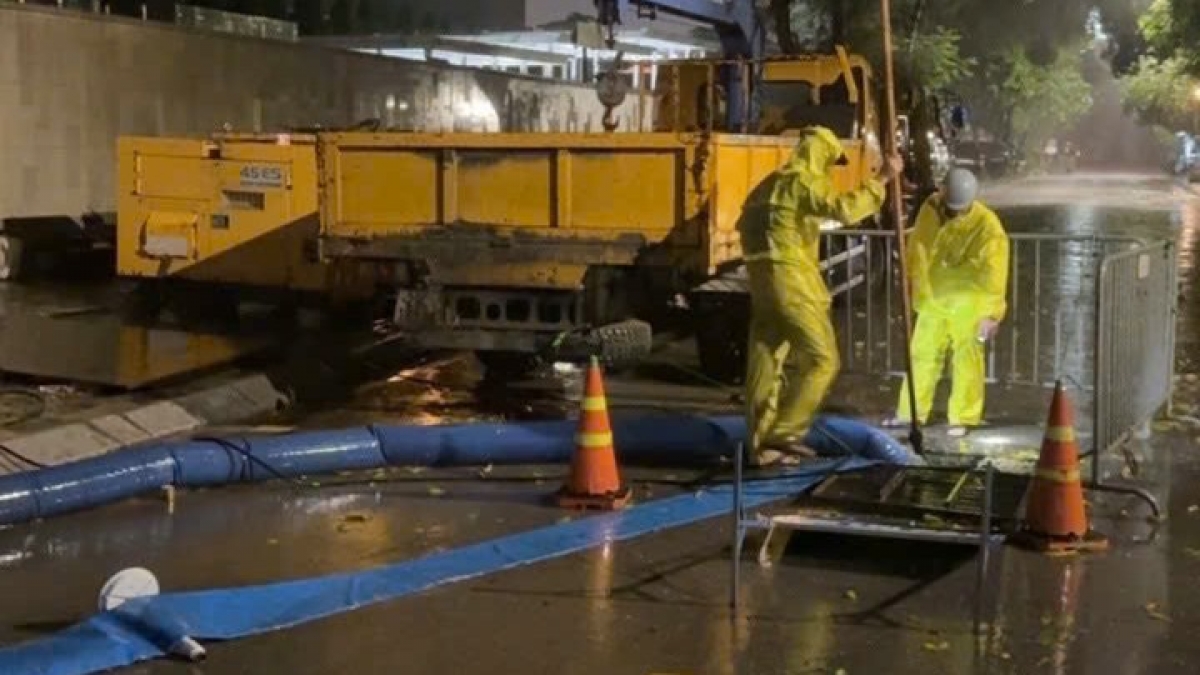 Bơm lưu động tại chỗ để tiêu thoát nước tại các điểm ngập (Ảnh: đơn vị cung cấp)